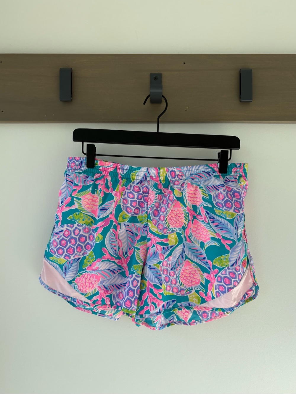 Lilly Pulitzer Luxletic Colorful Tropical Turtle Fish Print Athletic Shorts - L